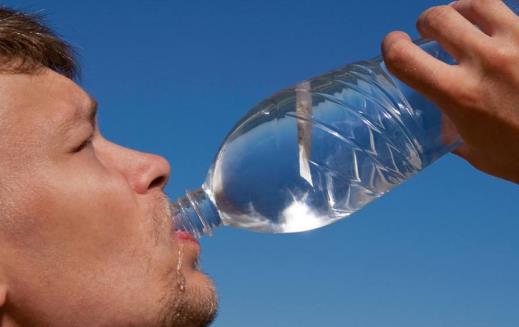 身體出現(xiàn)小問(wèn)題 學(xué)會(huì)喝水可能就會(huì)解決這些小毛病