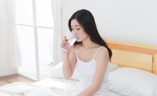 早晨起床后利于健康和有損健康的