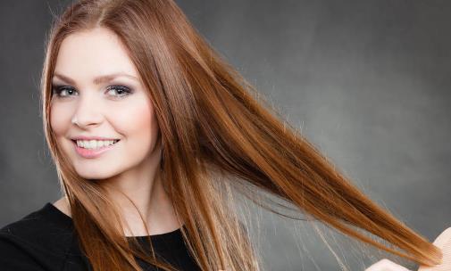 頭發(fā)沒吹干就睡覺危害大?如何護(hù)理頭發(fā)