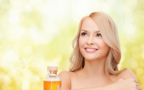 頭發(fā)沒吹干就睡覺危害大?如何護(hù)理頭發(fā)