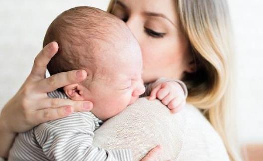 乳頭發生破裂媽媽痛苦不堪 乳頭破裂的預防方法