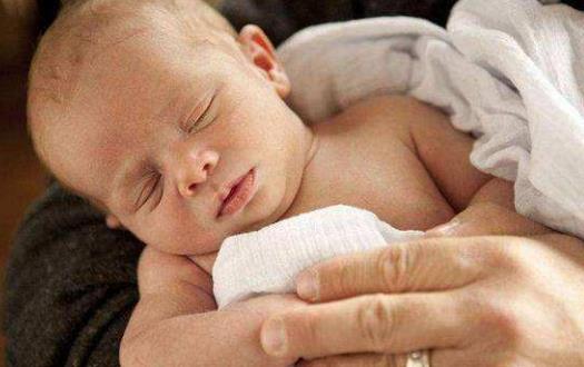 乳頭發生破裂媽媽痛苦不堪 乳頭破裂的預防方法