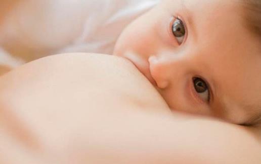 女性隆胸 隆胸后是否可以哺乳與假體植入位置有關