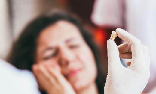 智齒發(fā)炎的5種療法 拔智齒的影響和風(fēng)險