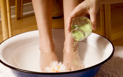 熱水泡腳有沒有好處？ 熱水泡腳要注意什么？