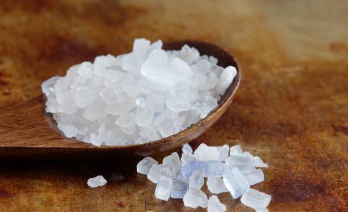 食鹽是我們人體所需要的一種物質,但是我們在生活中也要