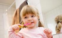 ?蟲牙找上寶寶最關鍵的原因 寶寶刷牙爸媽必須親上陣