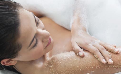 天天搓澡都能搓出泥 常搓澡不利皮膚健康