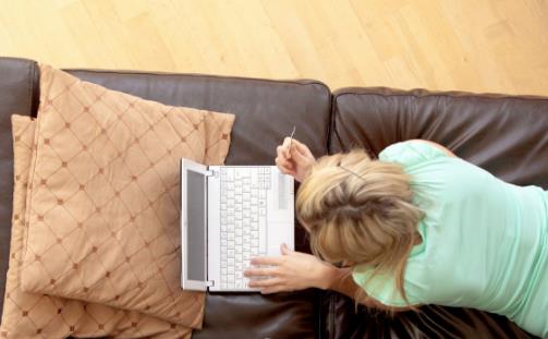 防電腦輻射美容提示 長期對著電腦工作的日常保養法