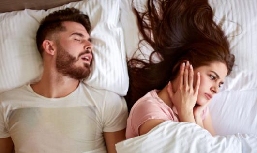 打呼嚕對身體產生危害 九招治療打鼾