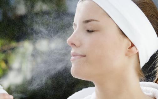 爽膚水的十大經典用法 爽膚水的正確使用方法