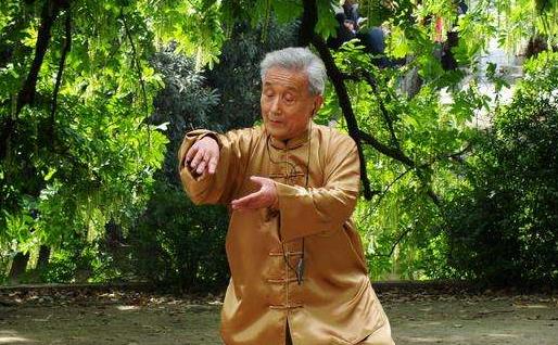 老人愛健身 適合中老年人運動的八大方式