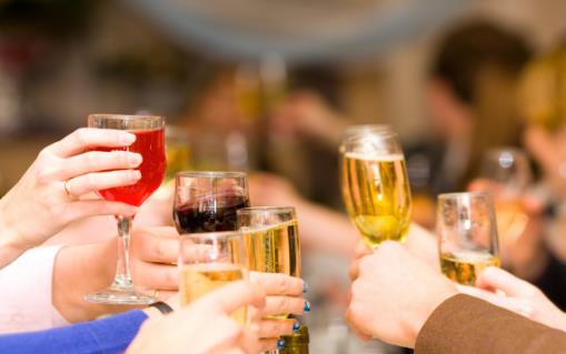 男人醉酒不僅會傷肝 還會傷心