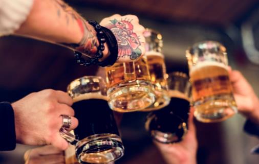 男人醉酒不僅會傷肝 還會傷心