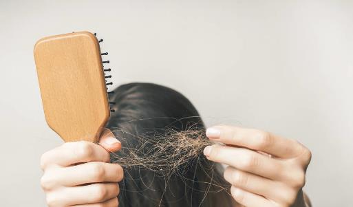 年輕人脫發的八大原因 利于頭發健康的食物