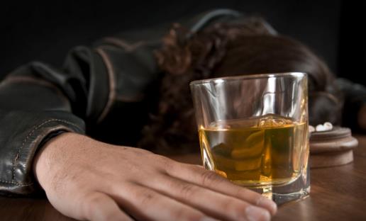 適度飲酒同樣有致癌風(fēng)險(xiǎn) 長(zhǎng)期飲酒引發(fā)心腦血管疾病