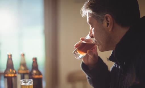 適度飲酒同樣有致癌風(fēng)險(xiǎn) 長(zhǎng)期飲酒引發(fā)心腦血管疾病