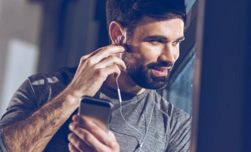 長時間用耳機有哪些危害 小心聲音被偷走