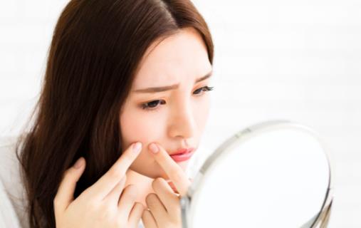 痘痘可以擠嗎 為什么會(huì)長痘痘
