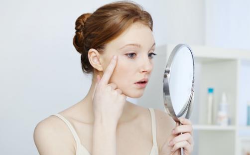 經(jīng)常笑容易長(zhǎng)眼尾紋嗎 魚(yú)尾紋該如何去除