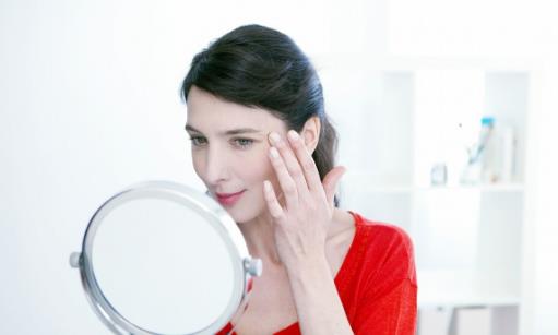 經(jīng)常笑容易長(zhǎng)眼尾紋嗎 魚(yú)尾紋該如何去除