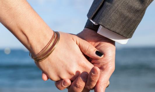 了解男人出軌的心理原因 對癥采取相應(yīng)的措施進行避免