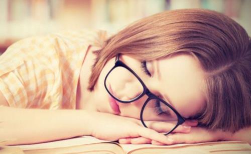 上班族亞健康狀態屬失眠 健康生活趕走失眠的妙招