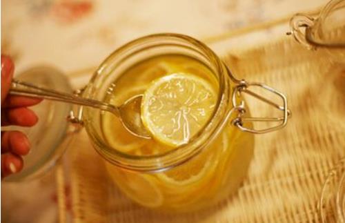 蜂蜜檸檬水能美白肌膚 做美味蜂蜜檸檬水的三種方法