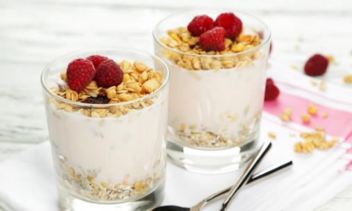 很多人都喜歡喝酸奶,含在嘴里酸酸甜甜。在日常生活中,