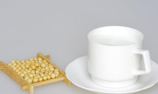 女人每天喝豆?jié){對(duì)身體的好處 有4類人不適宜喝豆?jié){