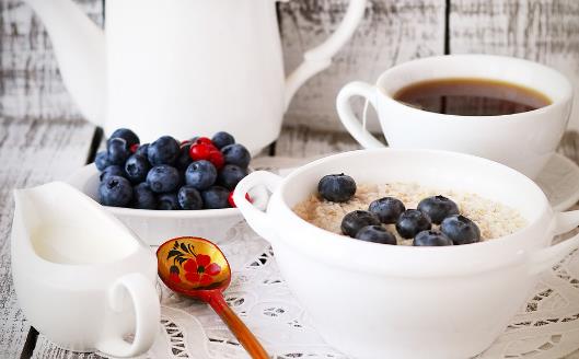 酸奶營養(yǎng)價值高 喝酸奶時應該注意的六件事情