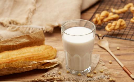 老人喝豆?jié){養(yǎng)生 要注意哪些喝豆?jié){的禁忌呢?