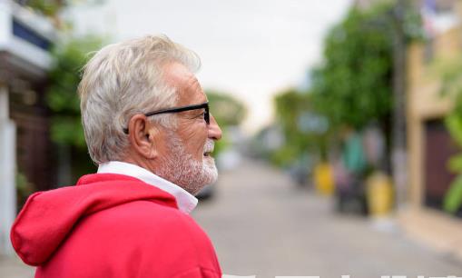 正確佩戴老花鏡 老人佩戴老花鏡的7大注意事項