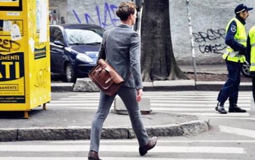 引發(fā)肩疼的四個習(xí)慣 辦公室里巧妙預(yù)防肩周炎