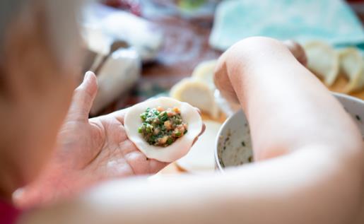 老人吃不下飯的原因 老年人食欲不好五個(gè)方法來應(yīng)對