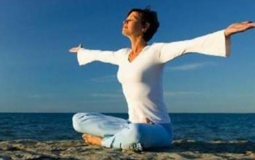 背痛突然襲擊辦公室白領 記著給自己買個腰枕