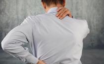 ?背痛突然襲擊辦公室白領(lǐng) 記著給自己買個腰枕