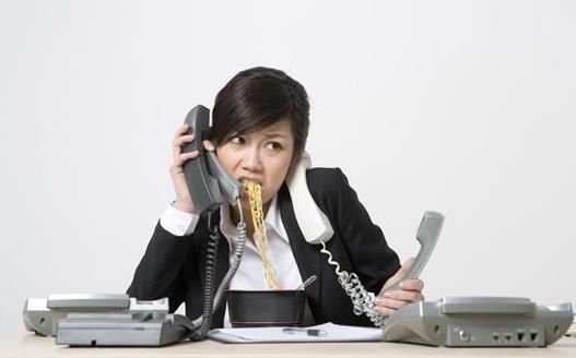 白領(lǐng)麗人為保持身體健康頭腦清醒 必須調(diào)整的飲食習慣