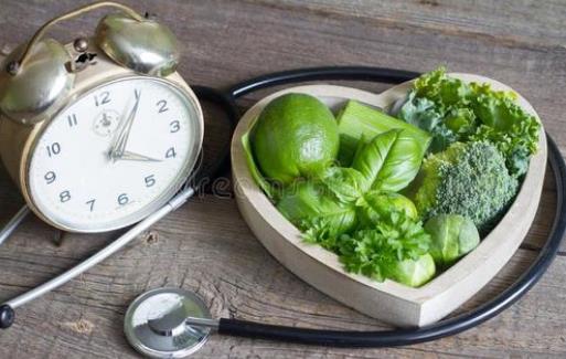 白領(lǐng)麗人為保持身體健康頭腦清醒 必須調(diào)整的飲食習慣