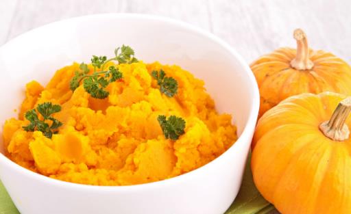 南瓜皮厚又硬不好去皮,妙招來幫你!