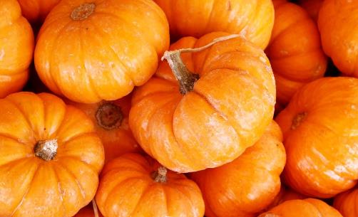 南瓜皮厚又硬不好去皮,妙招來幫你!