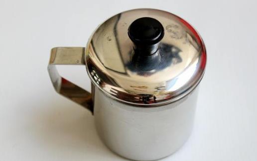 喝水千萬(wàn)別用這些水杯 水杯的簡(jiǎn)單清洗方法