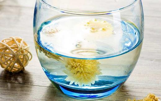 出現(xiàn)暈車(chē)嘔吐現(xiàn)象 8種食物幫你擺脫暈車(chē)