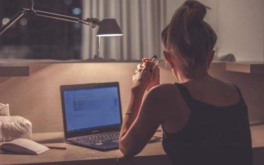 經常熬夜對身體的危害 防止熬夜的3種方法