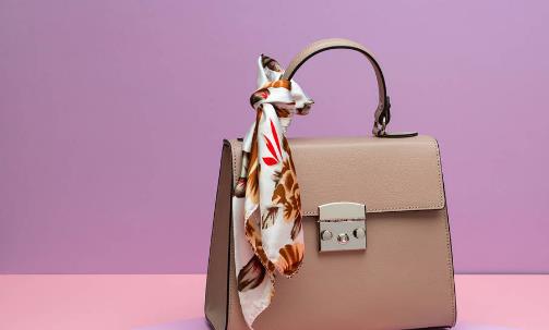 皮革包不耐用是你沒(méi)有保養(yǎng)好 包包油脂不足干燥易損