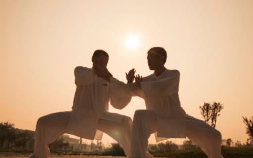 太極拳的運(yùn)動(dòng)養(yǎng)生好處多 有助于老人延年益壽