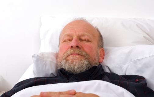 午休可以改善大腦代謝 老人注意正確的午休方式