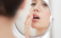 快來(lái)get唇部護(hù)理3不要法則 遠(yuǎn)離護(hù)唇六大護(hù)理誤區(qū)