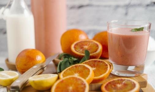 專家教你區(qū)分真假果汁 勾兌果汁易對肝腎造成傷害