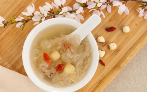 嫩膚養(yǎng)顏補(bǔ)氣通便的食物推薦